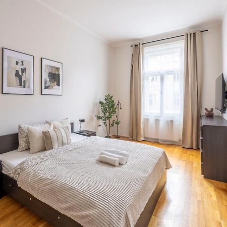 Stylish & Cozy City Center Apartment By Prestige Homes Budapest Eksteriør bilde