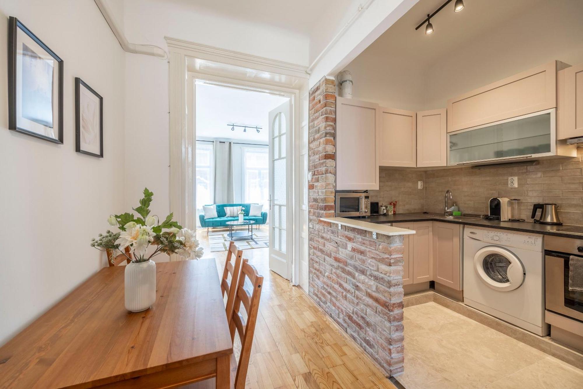 Stylish & Cozy City Center Apartment By Prestige Homes Budapest Eksteriør bilde